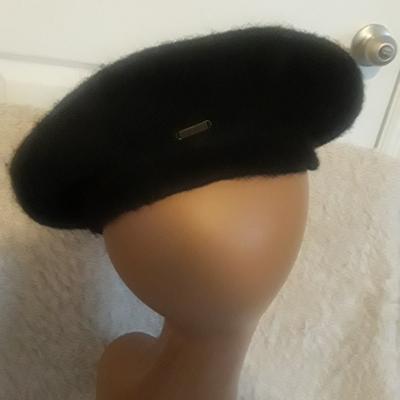 'Nine West' Black Beret Hat - Picture 3 of 3
